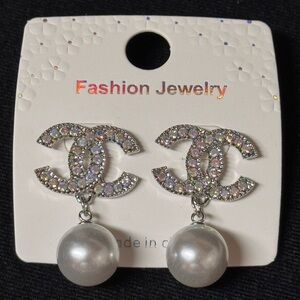 Fashion Jewelry Silver and Pearl Crystal Iridescent Earrings 1.5 inch